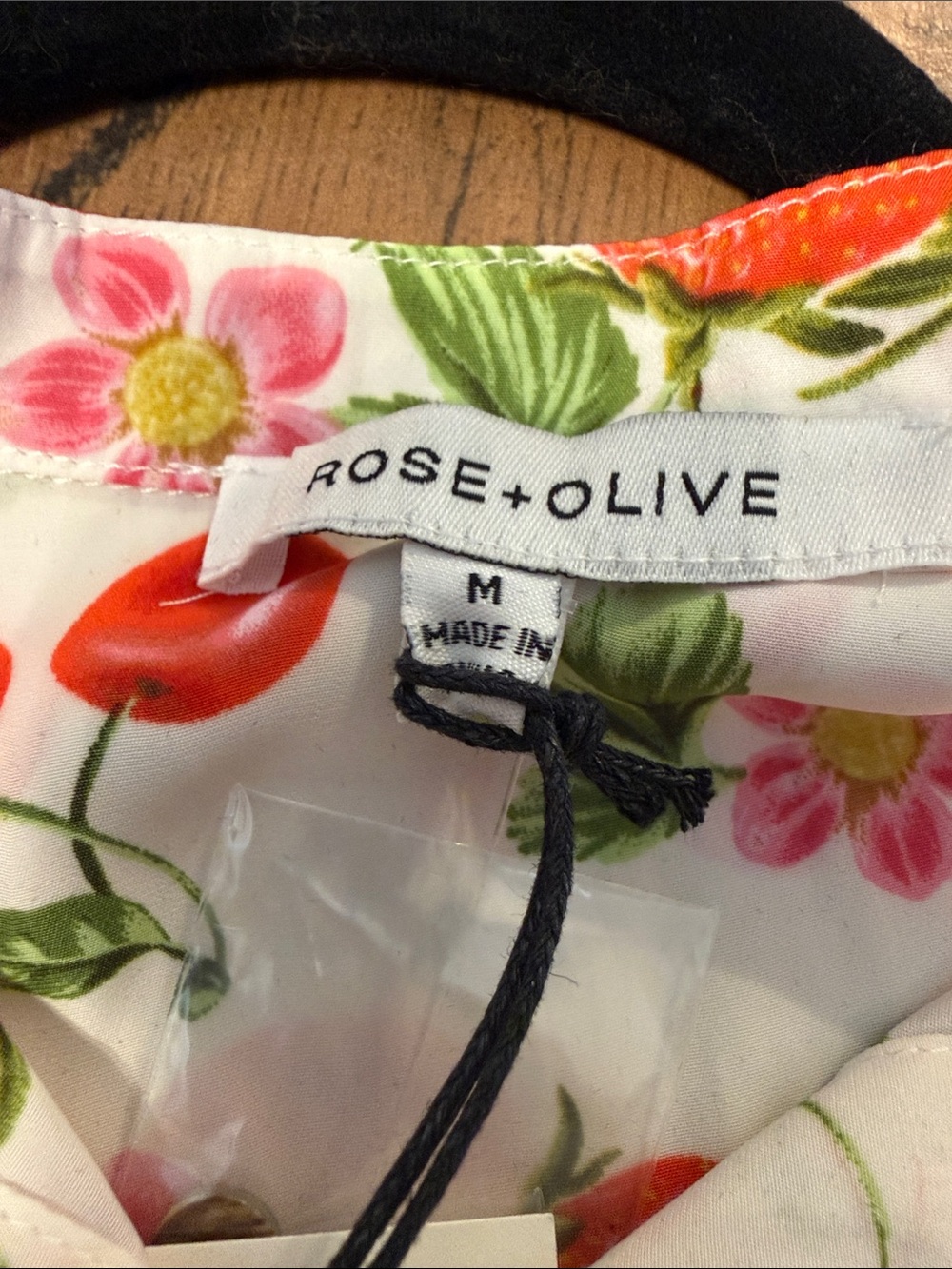 NWT Rose & Olive White Strawberry & Cherry Ruffle Sleeve Button Front Top M - Picture 4 of 4